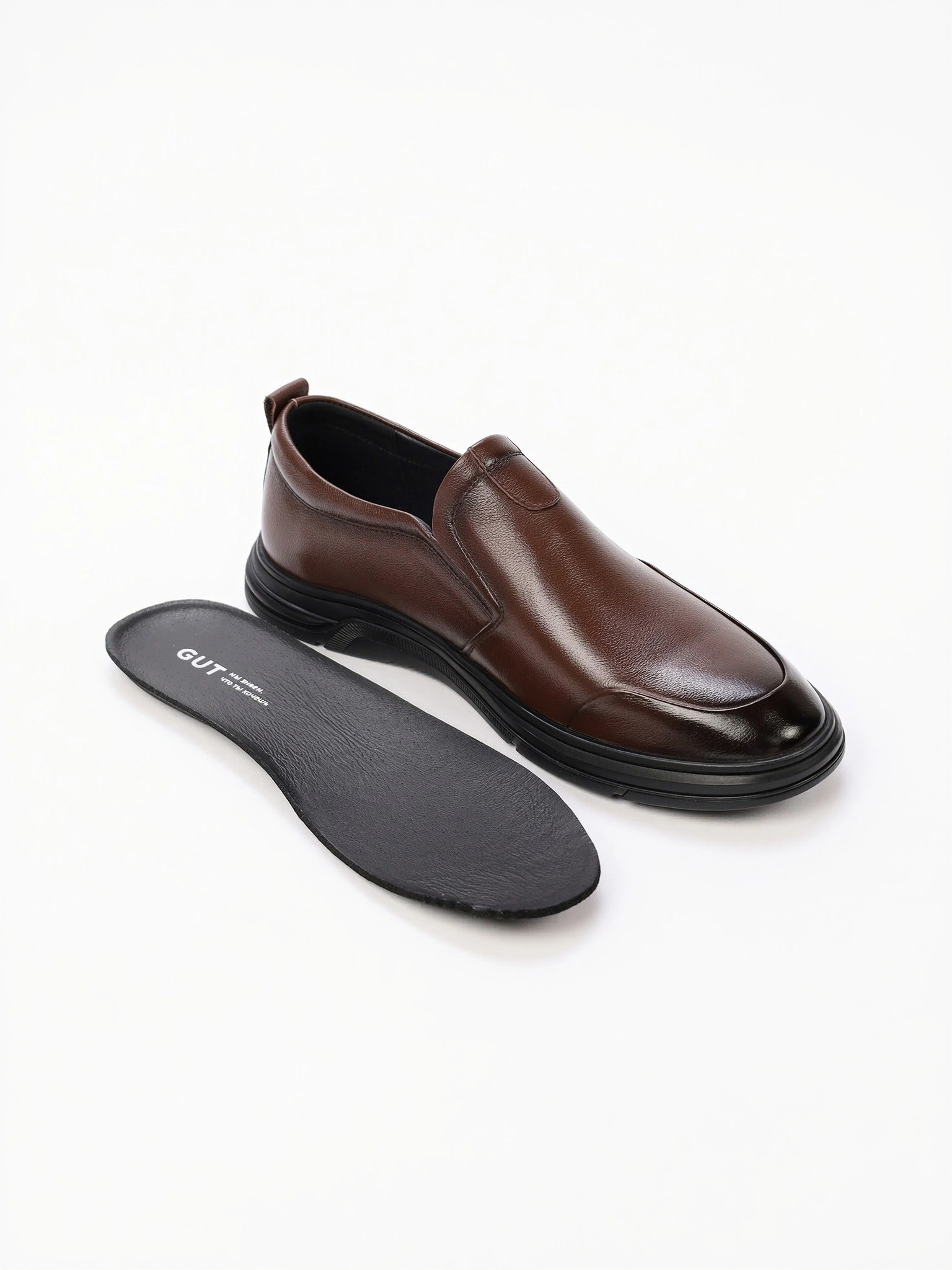 Туфли коричневого цвета с эластичными вставками